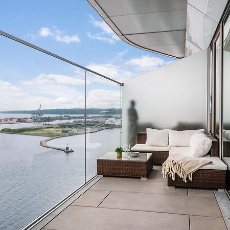 Apartamento Endless Ocean Views With Private Balcony Århus Exterior foto