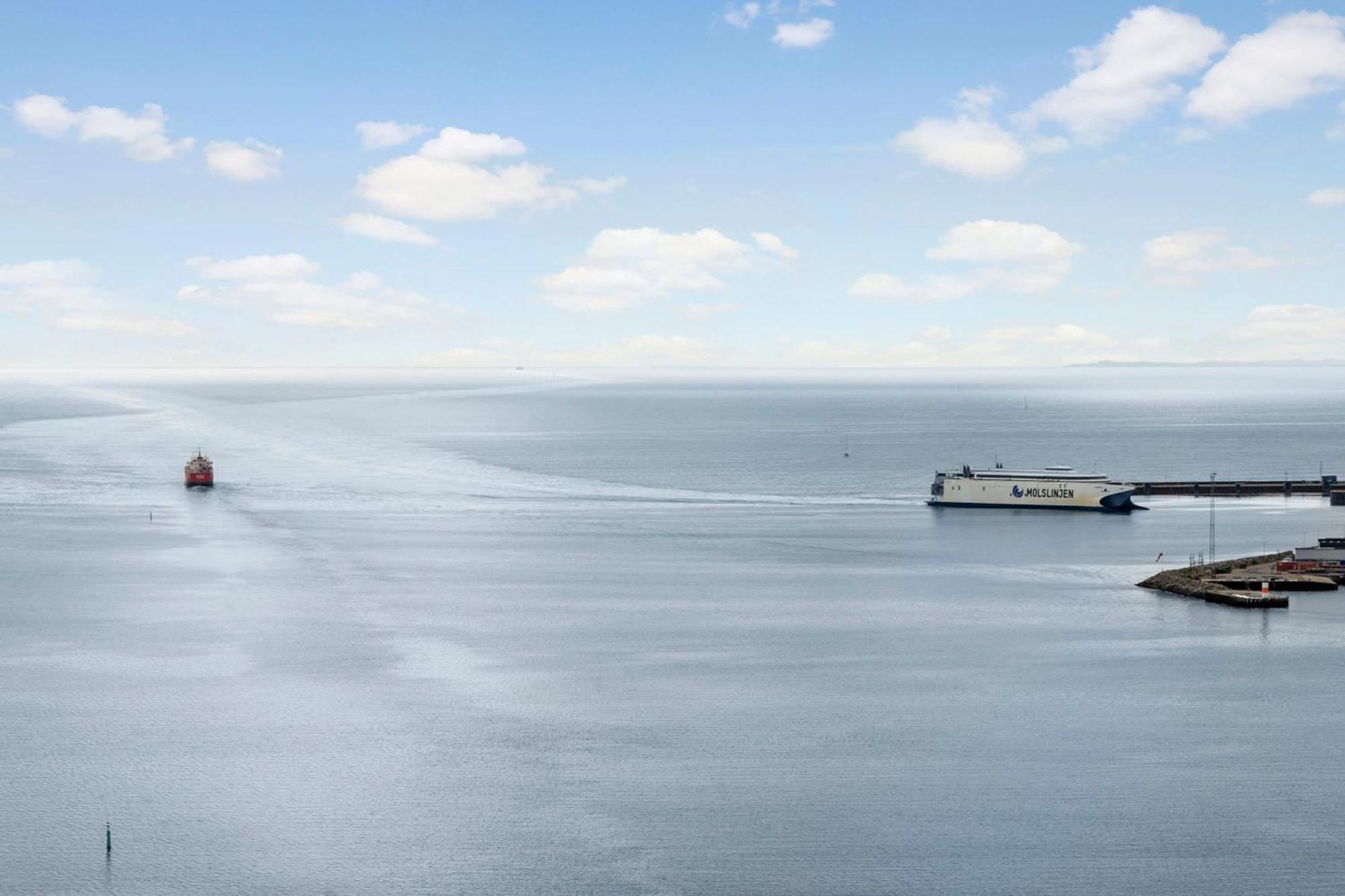 Apartamento Endless Ocean Views With Private Balcony Århus Exterior foto