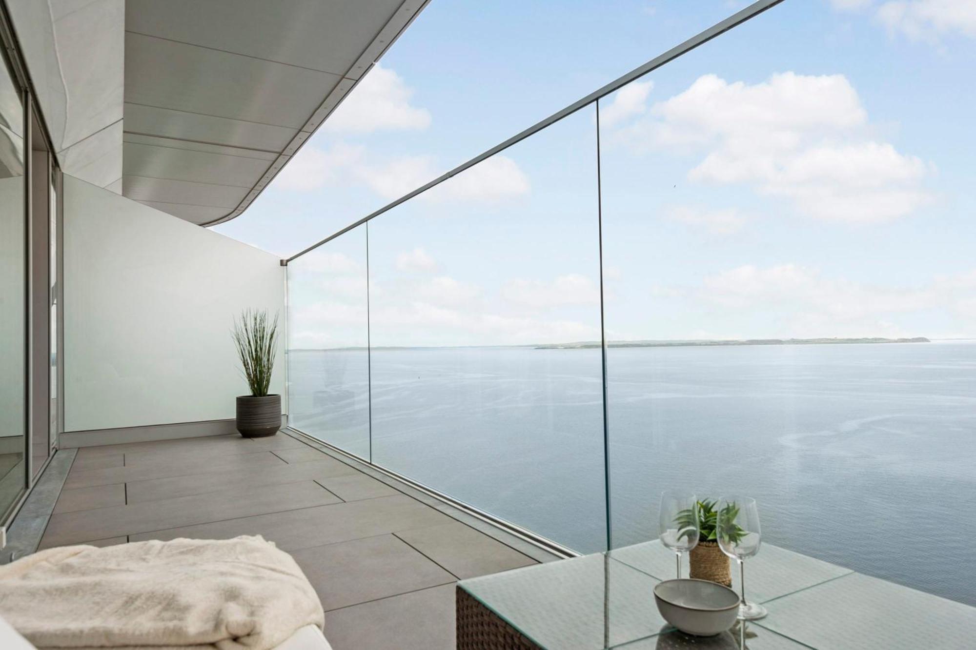 Apartamento Endless Ocean Views With Private Balcony Århus Exterior foto